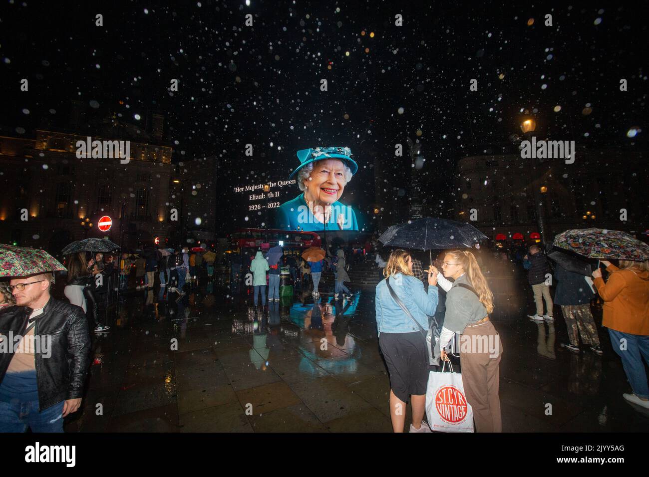 London, England, UK. 8th Sep, 2022. A tributet to Queen Elizabeth II is on display on giant screen in Piccadilly Circus after her death announcement. (Credit Image: © Tayfun Salci/ZUMA Press Wire) Stock Photo