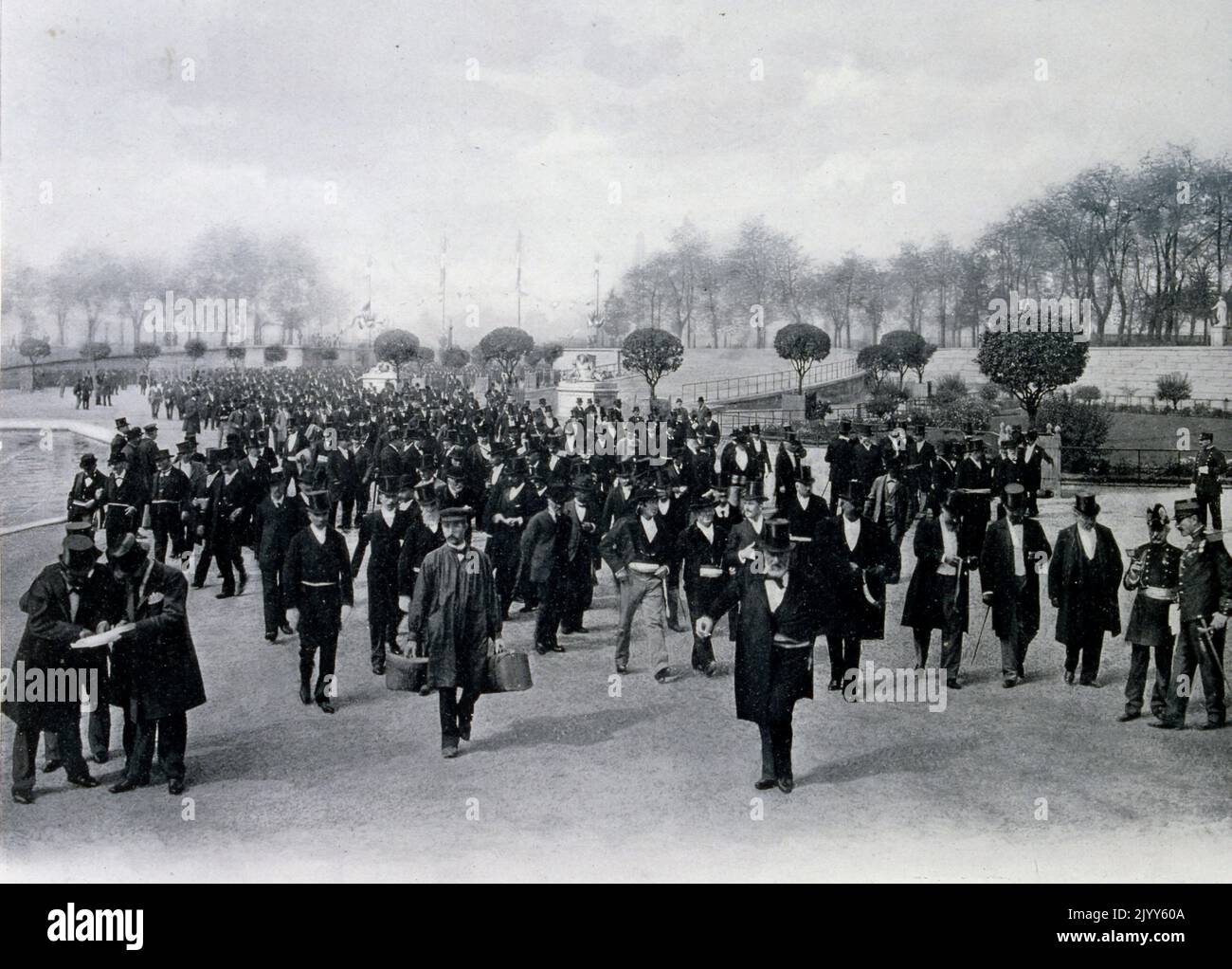 Exposition Universelle (World Fair) Paris, 1900; A crowd of civil servants arriving in Les Tuileries for the Universal Exhibition in Paris in 1900, beginning on 22nd September, the anniversary of the First Republic. Over 21,000 civil servants gathered together in the Jardin des Tuileries in Paris. Stock Photo