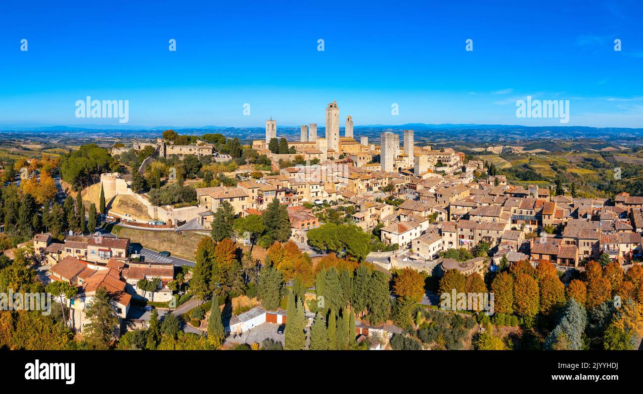 Town of San Gimignano, Tuscany, Italy with its famous medieval towers. Aerial view of the medieval village of San Gimignano, a Unesco World Heritage S Stock Photo