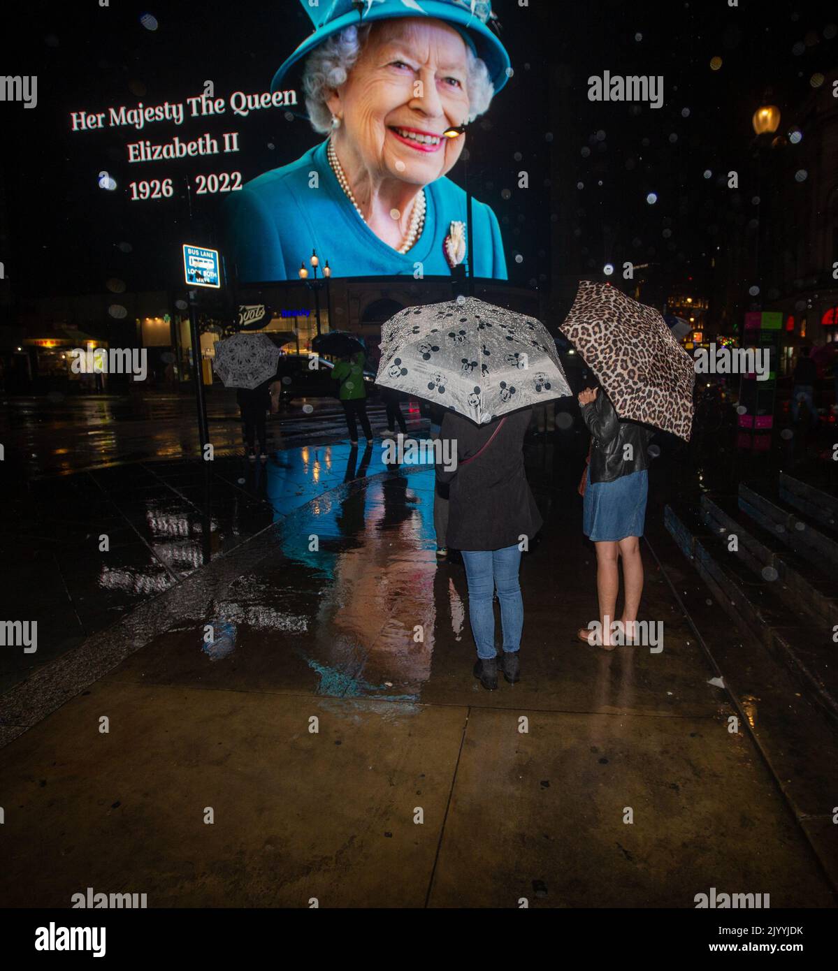 London, England, UK. 8th Sep, 2022. A tributet to Queen Elizabeth II is on display on giant screen in Piccadilly Circus after her death announcement. (Credit Image: © Tayfun Salci/ZUMA Press Wire) Stock Photo