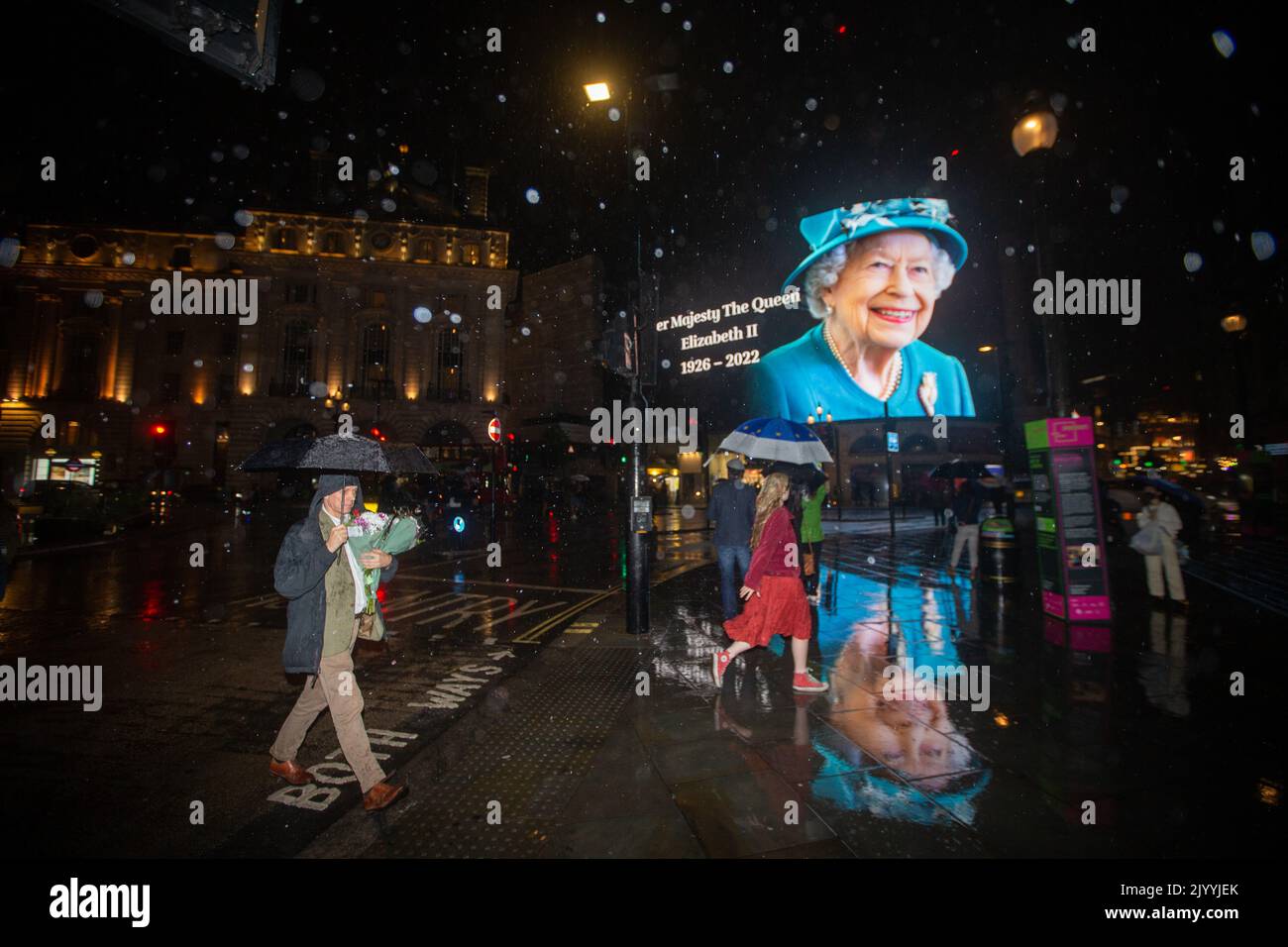 London, England, UK. 8th Sep, 2022. A tributet to Queen Elizabeth II is on display on giant screen in Piccadilly Circus after her death announcement. (Credit Image: © Tayfun Salci/ZUMA Press Wire) Stock Photo