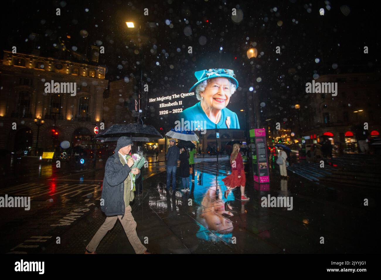 London, England, UK. 8th Sep, 2022. A tributet to Queen Elizabeth II is on display on giant screen in Piccadilly Circus after her death announcement. (Credit Image: © Tayfun Salci/ZUMA Press Wire) Stock Photo