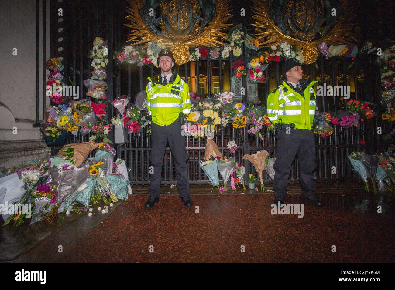 LONDON, ENGLAND - SEPTEMBER 08: Police officers stand amongst floral tributes left outside Buckingham Palace in central London, following the announcement of the death of Queen Elizabeth II,Credit: Horst A. Friedrichs Alamy Live News Stock Photo