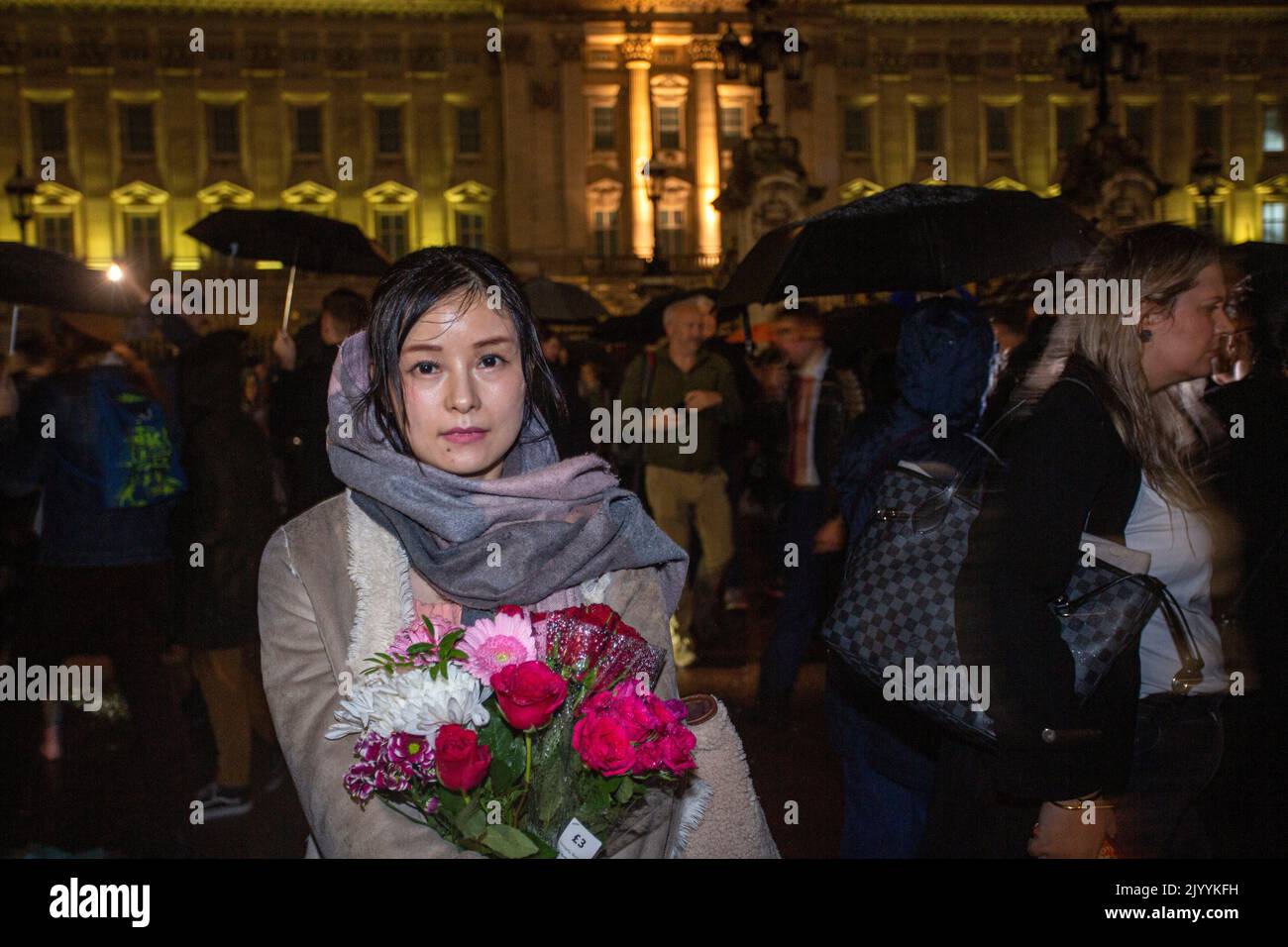 LONDON, ENGLAND - SEPTEMBER 08: Lin from China gather in front of Buckingham Palace to pay her respects following the death today of Queen Elizabeth ,Credit: Horst A. Friedrichs Alamy Live News Stock Photo