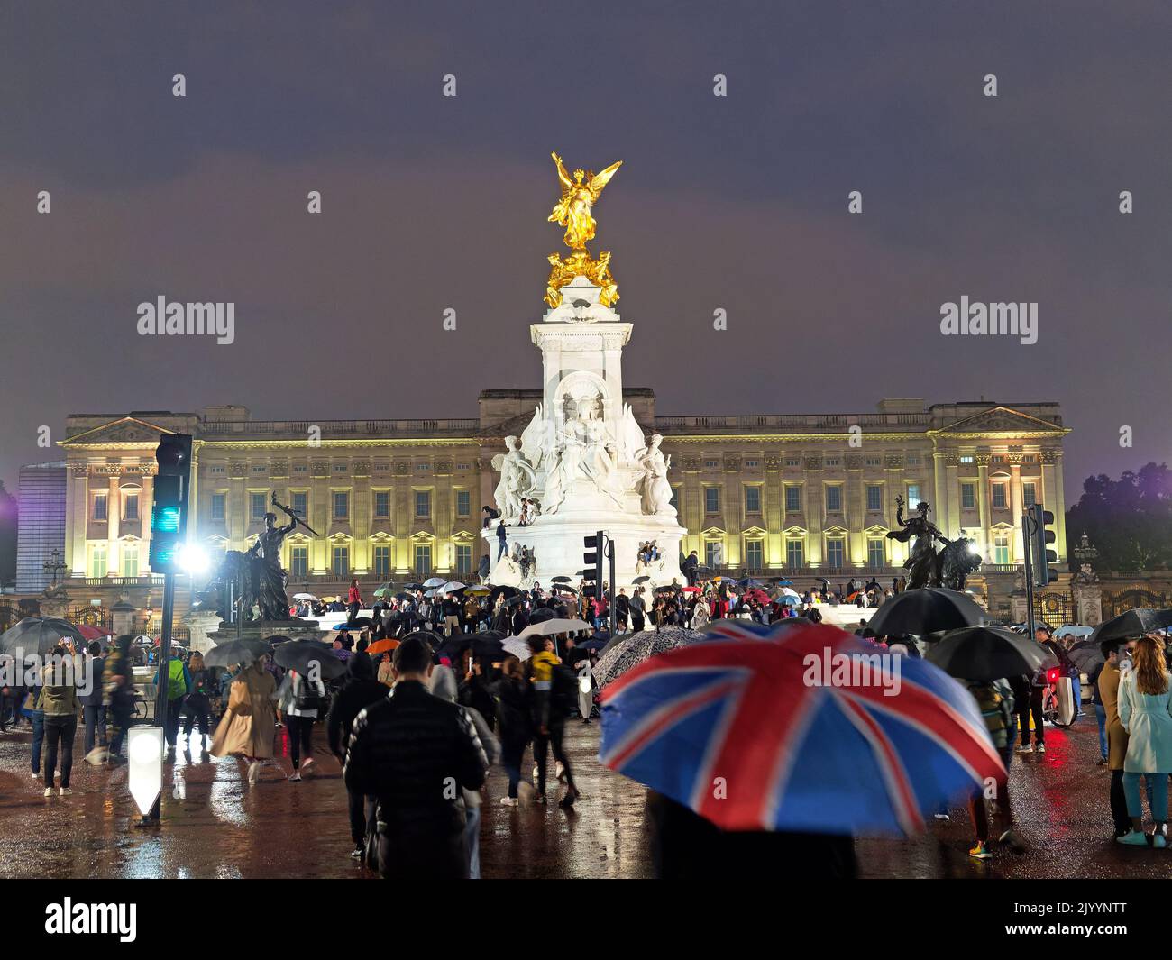 View of crowds gathering in the rain on The Mall outside Buckingham Palace following the death of Queen Elizabeth II on 8 September 2022 Stock Photo