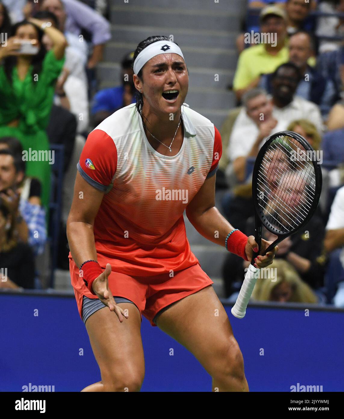 New York, USA. 08th Sep, 2022. New York Flushing Meadows US Open Day 11 08/09/2022 Ons Jabeur (TUN) celebrates as she wins Women's semi- final Credit: Roger Parker/Alamy Live News Stock Photo