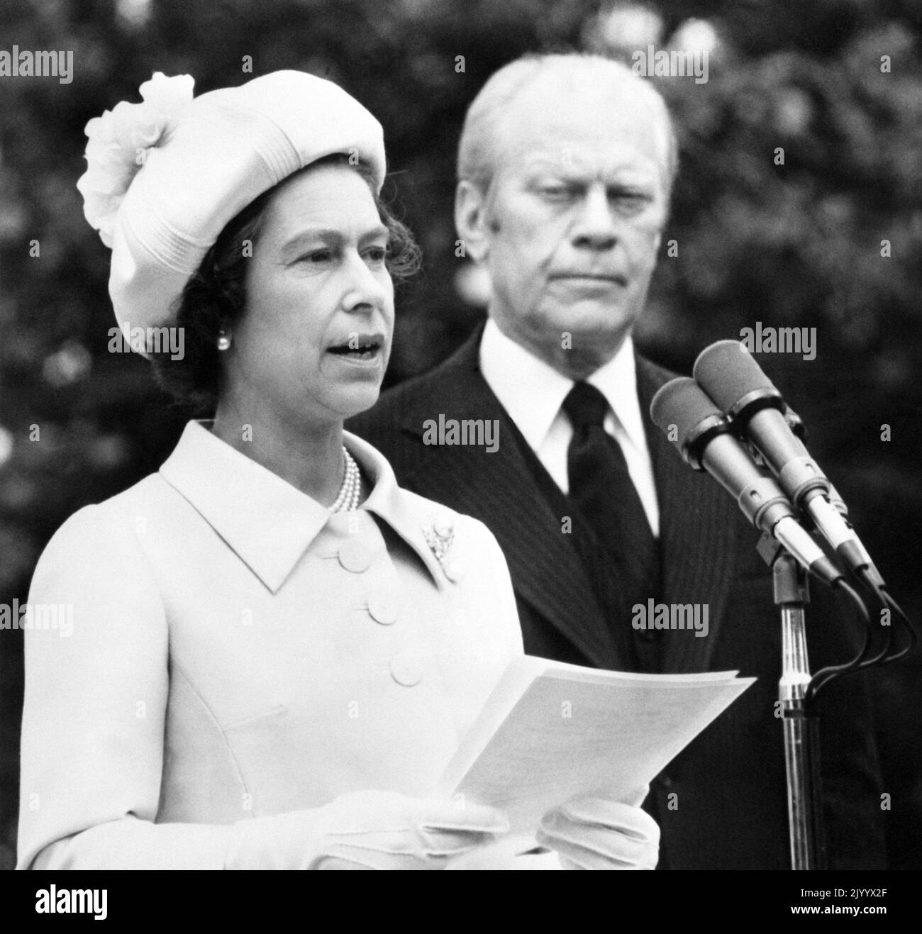 File photo dated 6/7/1976 of Queen Elizabeth II replies to the President's welcoming speech in Washington, D.C. President Gerald Ford looks on, behind. Issue date: Friday September 9, 2022. Stock Photo