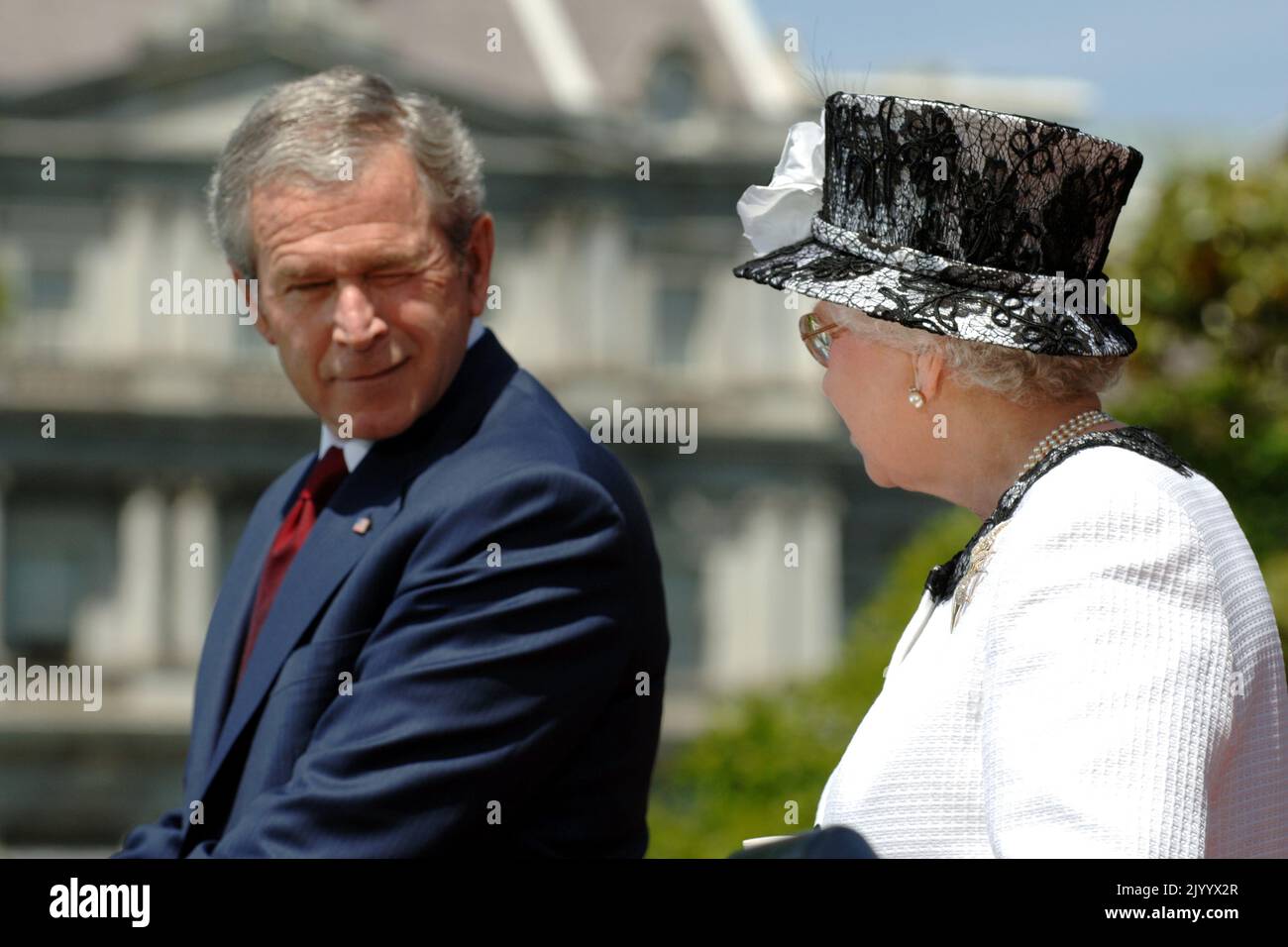 File photo /05/2007 of Queen Elizabeth II and the US President George Bush at the White House, Washington DC, on the sixth day of the Queen's state visit to America. Issue date: Friday September 9, 2022. Stock Photo