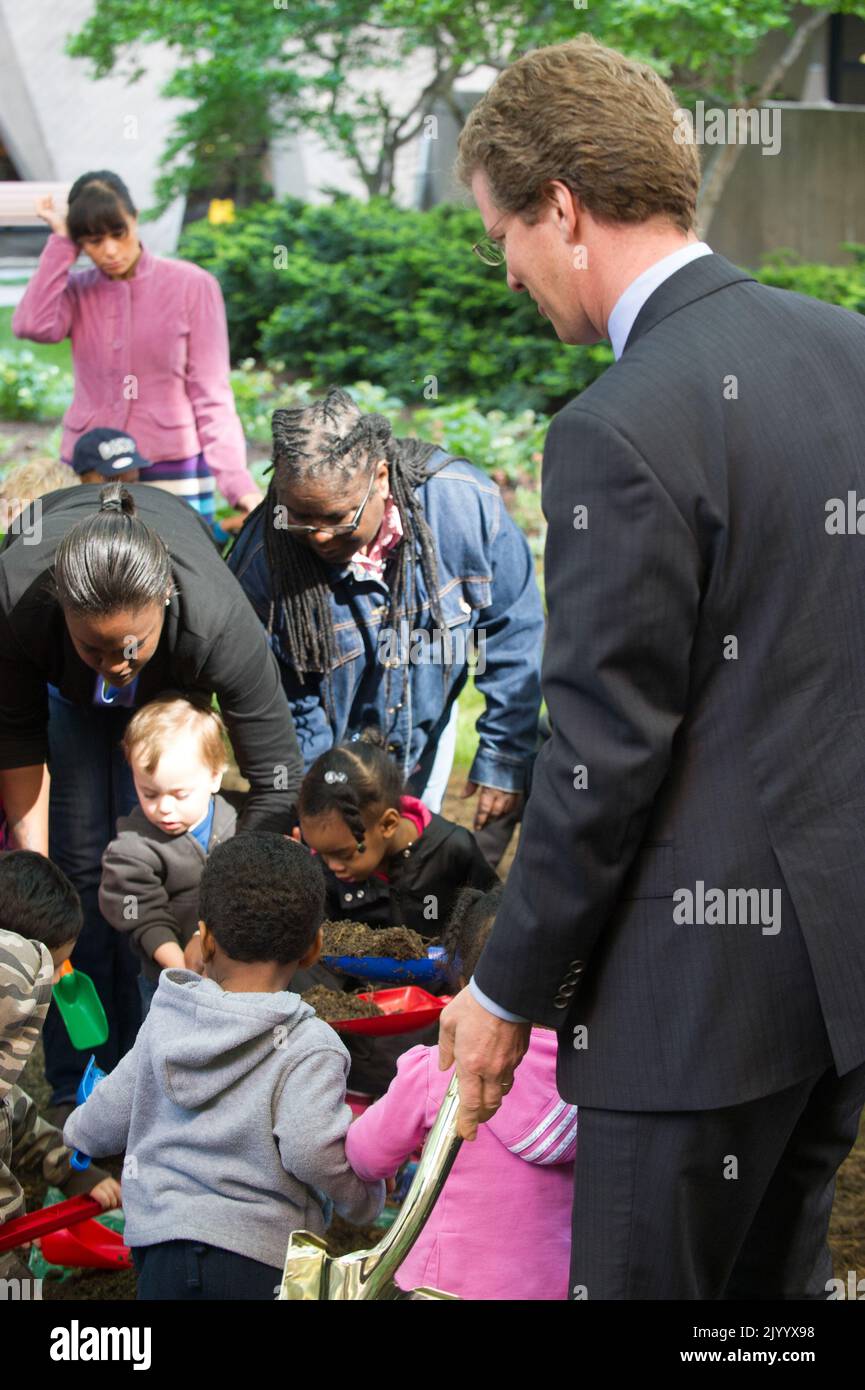 Secretary Shaun Donovan Leading Earth Day Planting Activities With secretary-shaun-donovan-leading-earth-day-planting-activities-with
