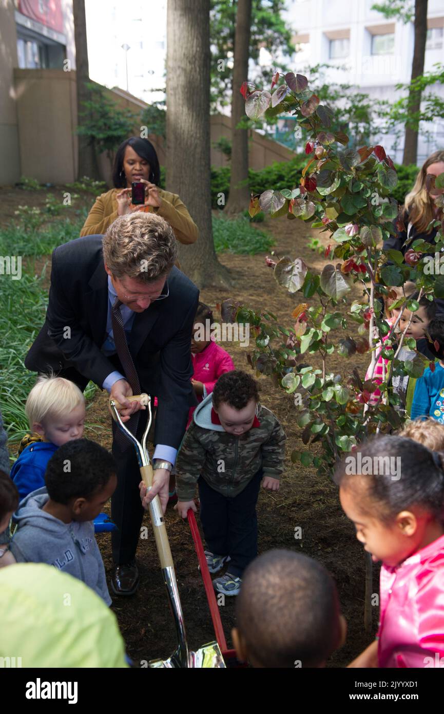 Secretary Shaun Donovan Leading Earth Day Planting Activities With secretary-shaun-donovan-leading-earth-day-planting-activities-with