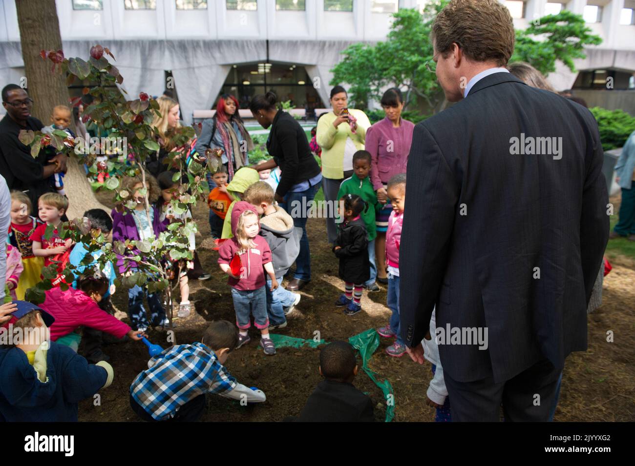 Secretary Shaun Donovan Leading Earth Day Planting Activities With secretary-shaun-donovan-leading-earth-day-planting-activities-with