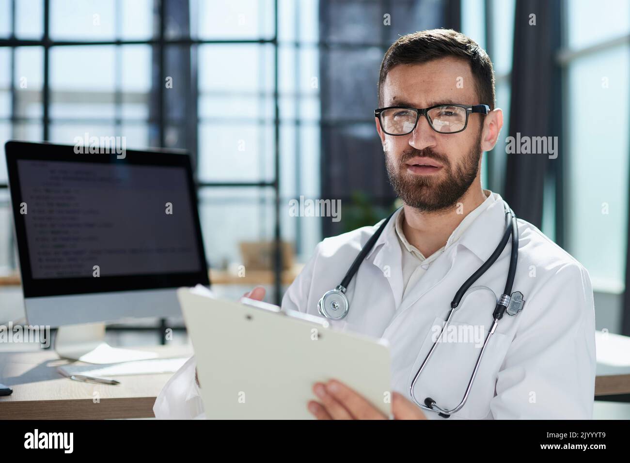 Young arab doctor man hi-res stock photography and images - Alamy