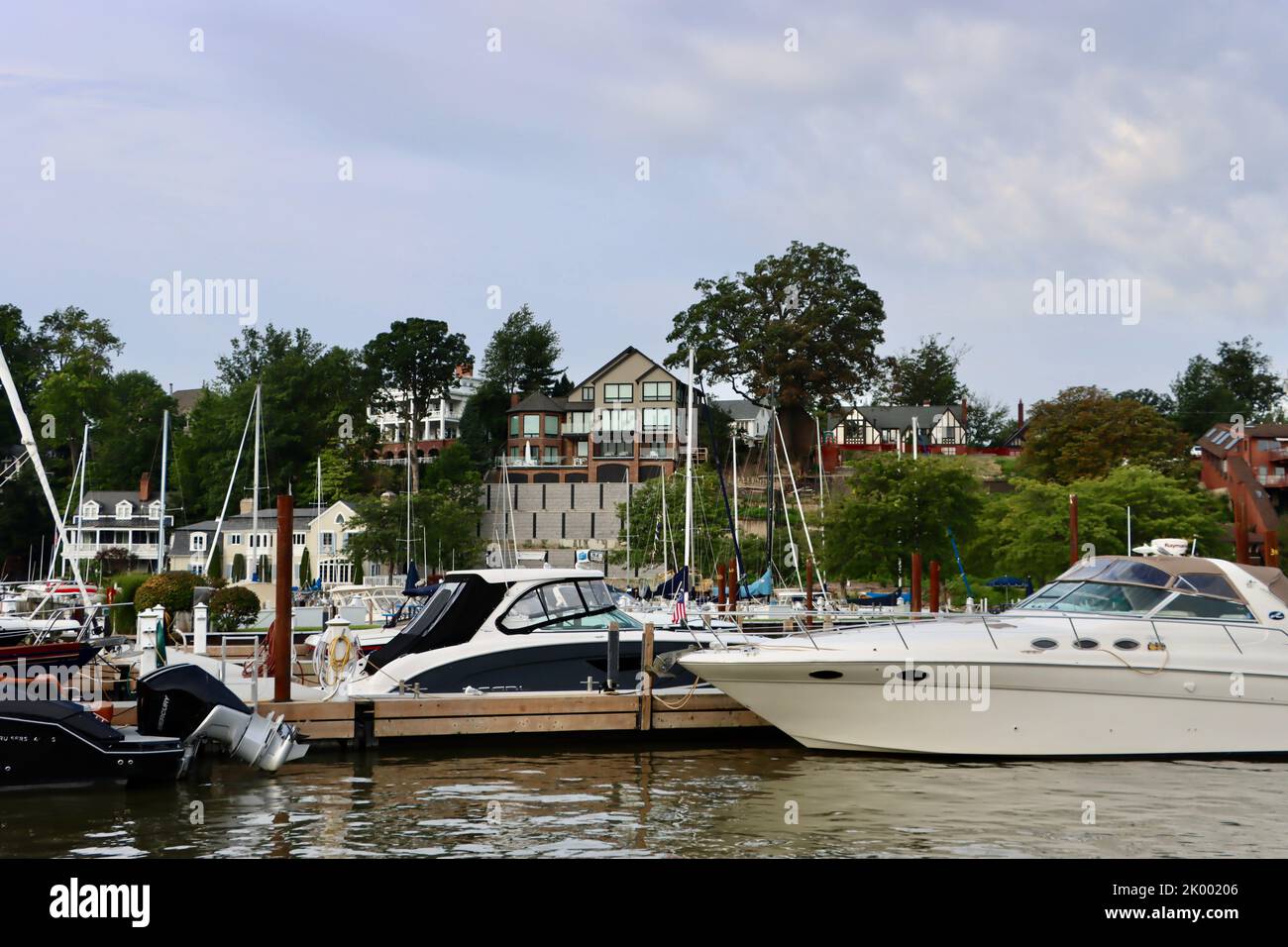 Boats on Rocky River (the river) between Lakewood and Rocky River (city) outlet to Lake Erie