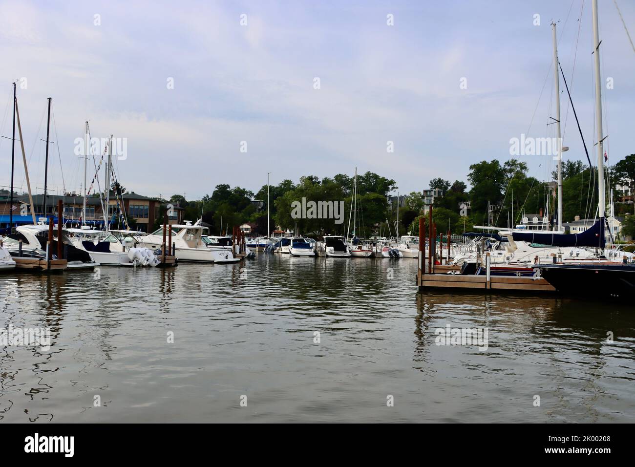 Boats on Rocky River (the river) between Lakewood and Rocky River (city) outlet to Lake Erie