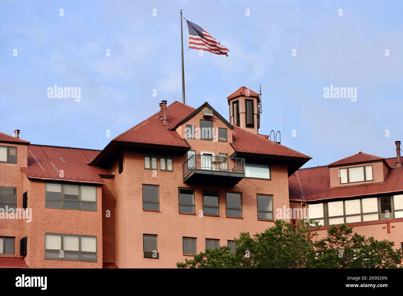 American flag on top building hi-res stock photography and images - Alamy