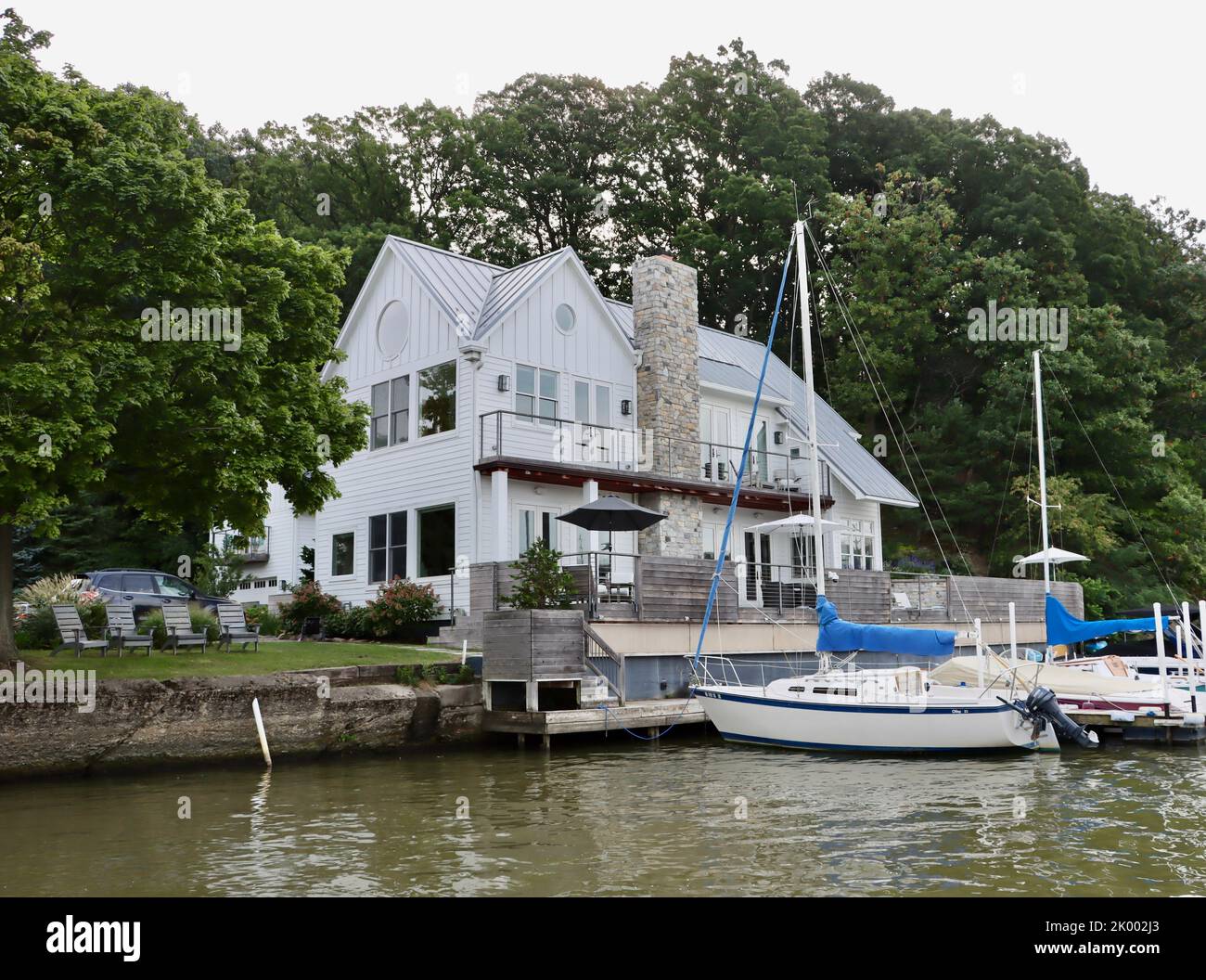 House shaded by trees hires stock photography and images Alamy
