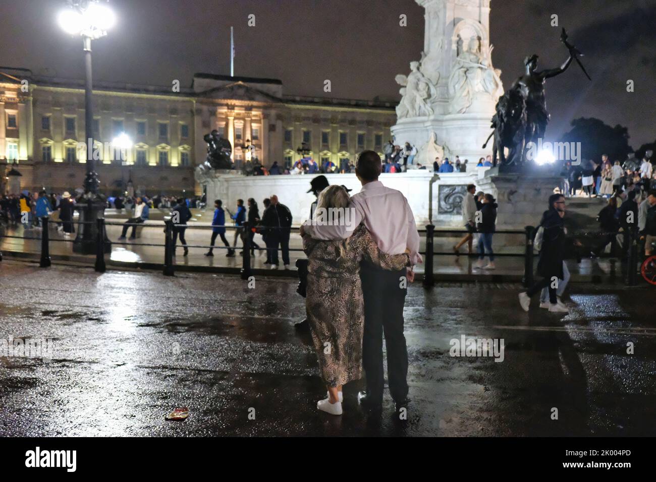 London uk 8th september 2022 a couple with their arms around one