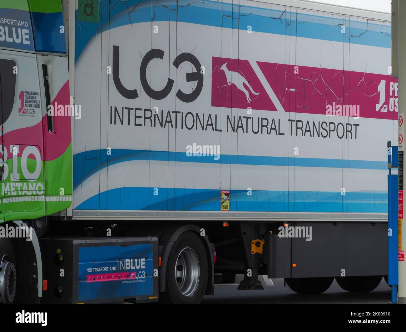 LPG and methane gas filling stations and cars Stock Photo Alamy