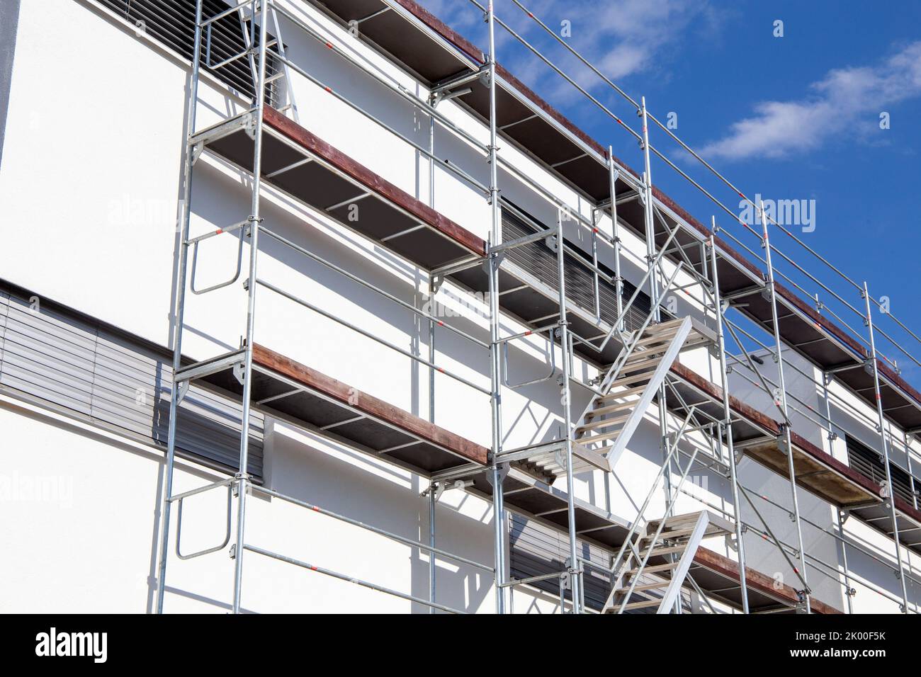 Scaffolding, Painting work: Scaffolding on a new apartment building