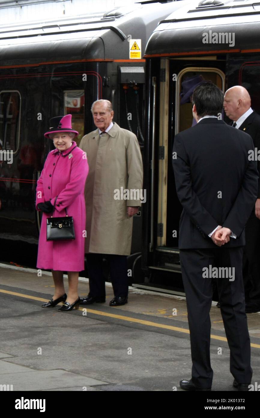 HM The Queen's Diamond Jubilee Visit to Salisbury.  1st May 2012.  Queen Elizabeth II and HRH The Duke of Edinburgh visited Salisbury by Royal Train on Tuesday 1st May 2012 as part of the Diamond Jubilee tour of the UK.  Arriving at Salisbury Railway Station The Queen and Prince Philip visited Salisbury Cathedral.  They were welcomed to Salisbury by Sarah Rose Troughton, Lord Lieutenant of Wiltshire. Stock Photo