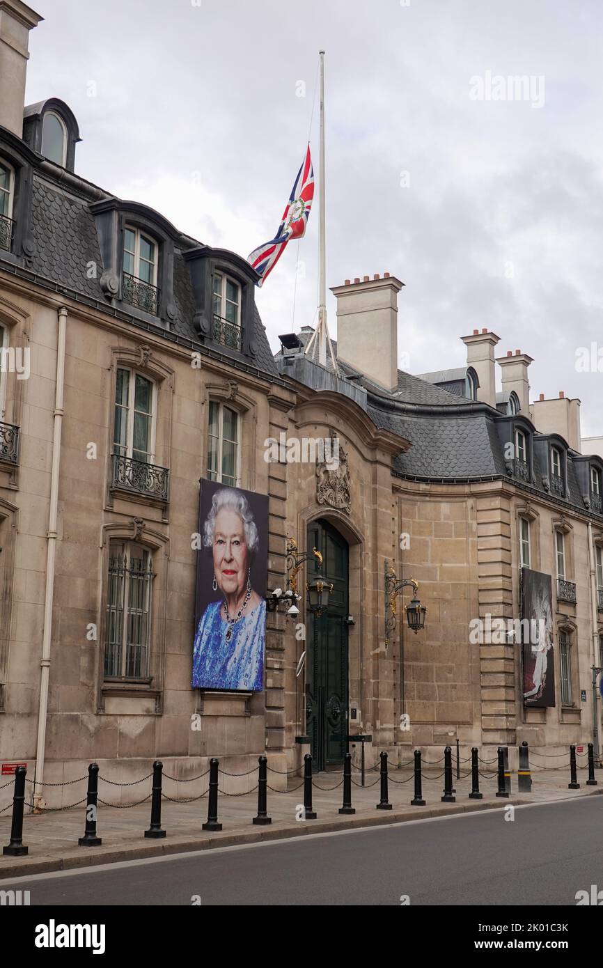 9 September 2022. Paris, France. Outside the residence of the British Ambassador to France the day after the death of Queen Elizabeth II. Stock Photo