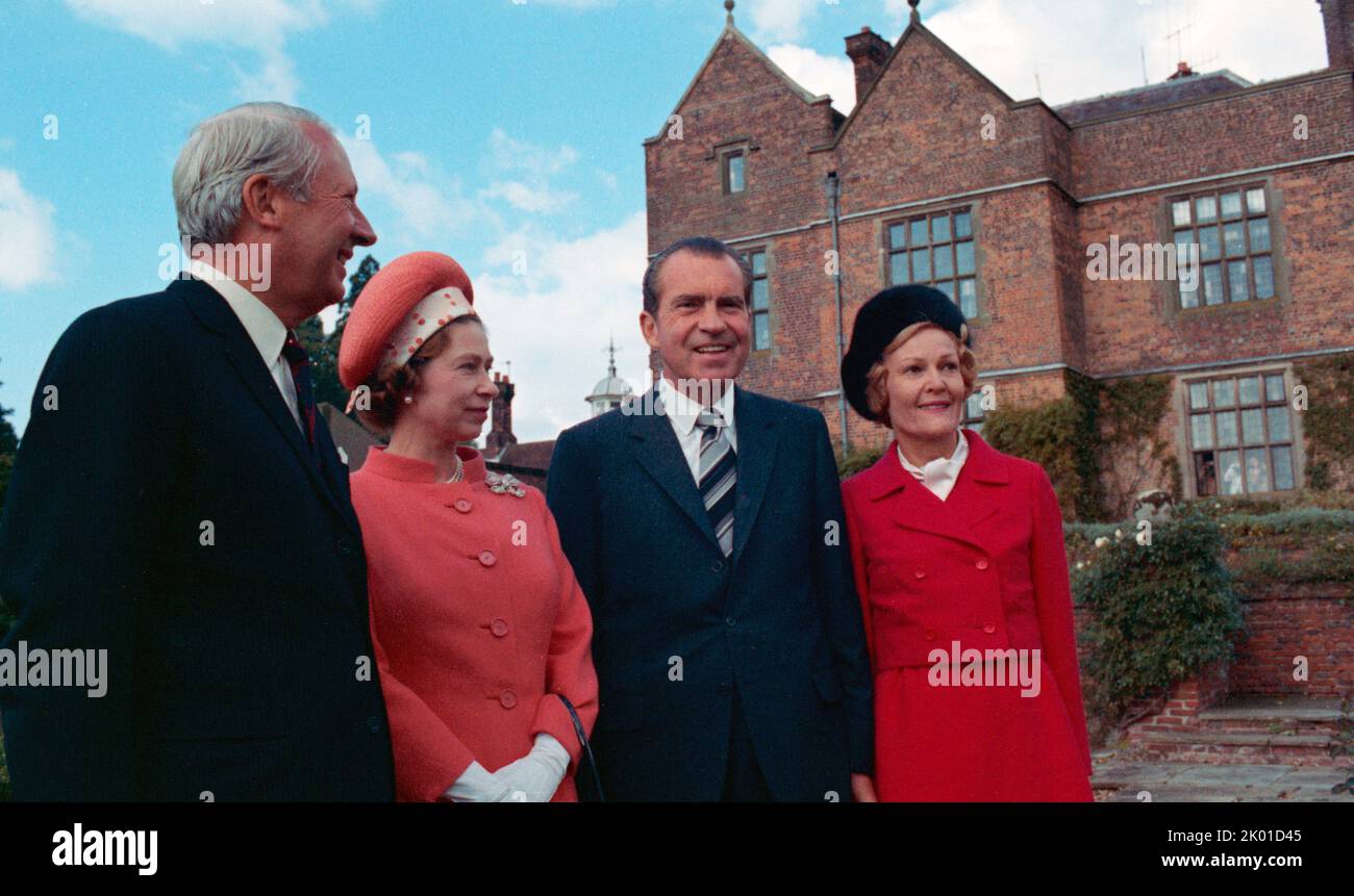 Prime Minister Edward Heath, Queen Elizabeth II, President Richard Nixon, and Pat Nixon at Chequers, 3 October 1970. Stock Photo