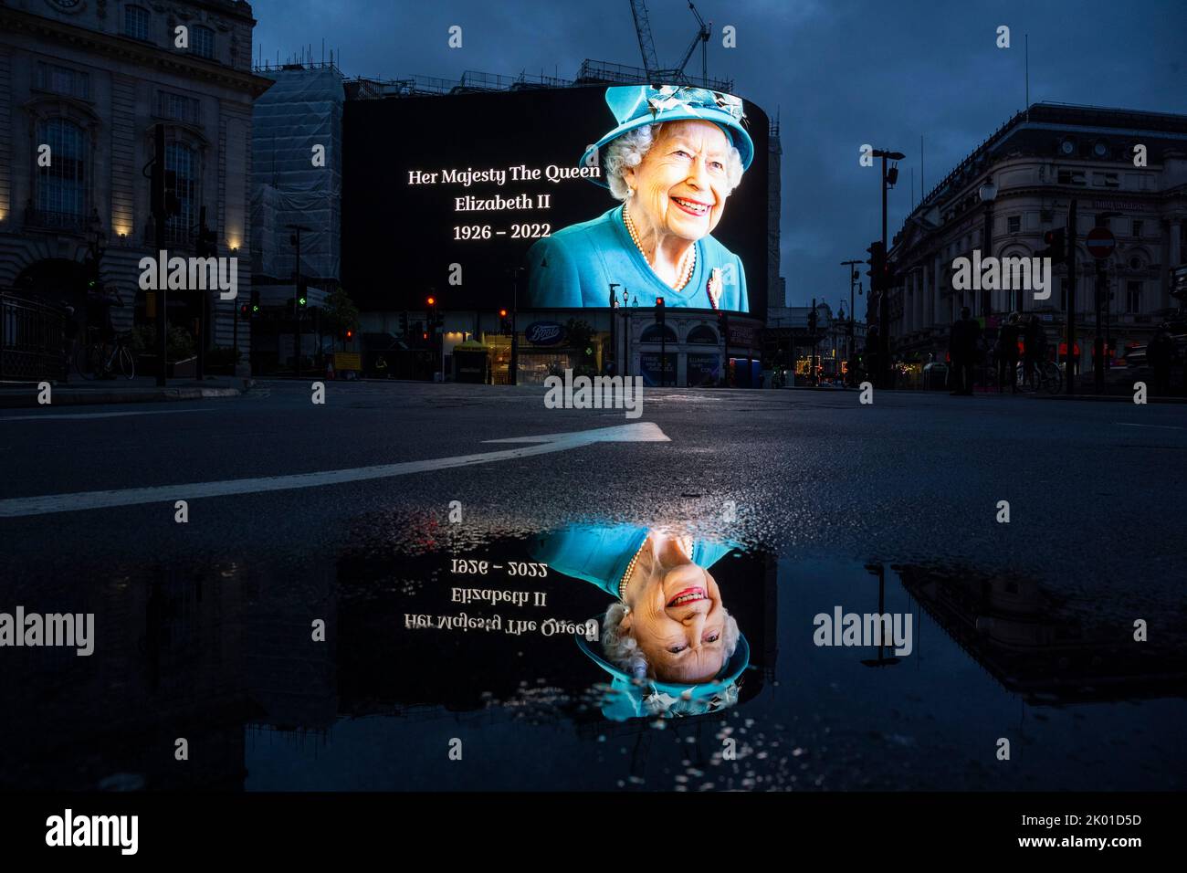 London, UK.  9 September 2022.  A tribute to the Queen is seen at dawn on the digital screens at Piccadilly Circus outside Buckingham Palace.  The day before, it was announced that Queen Elizabeth II, the longest-reigning monarch in British history, had died at the age of 96 in Balmoral, Scotland.  Her son, to be now known as King Charles III, will succeed her.  Credit: Stephen Chung / Alamy Live News Stock Photo