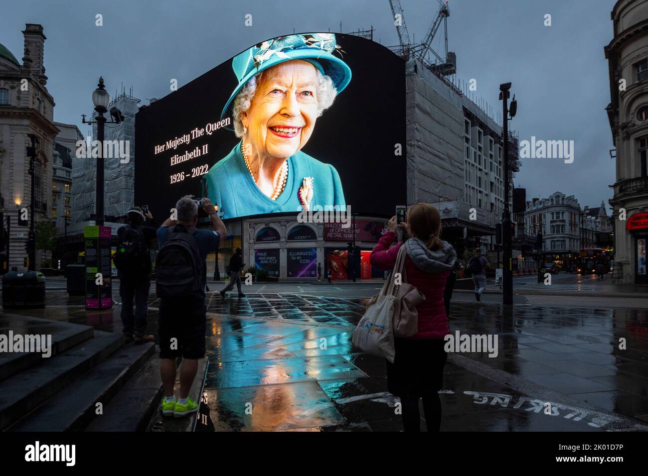 London, UK.  9 September 2022.  A tribute to the Queen is seen at dawn on the digital screens at Piccadilly Circus outside Buckingham Palace.  The day before, it was announced that Queen Elizabeth II, the longest-reigning monarch in British history, had died at the age of 96 in Balmoral, Scotland.  Her son, to be now known as King Charles III, will succeed her.  Credit: Stephen Chung / Alamy Live News Stock Photo