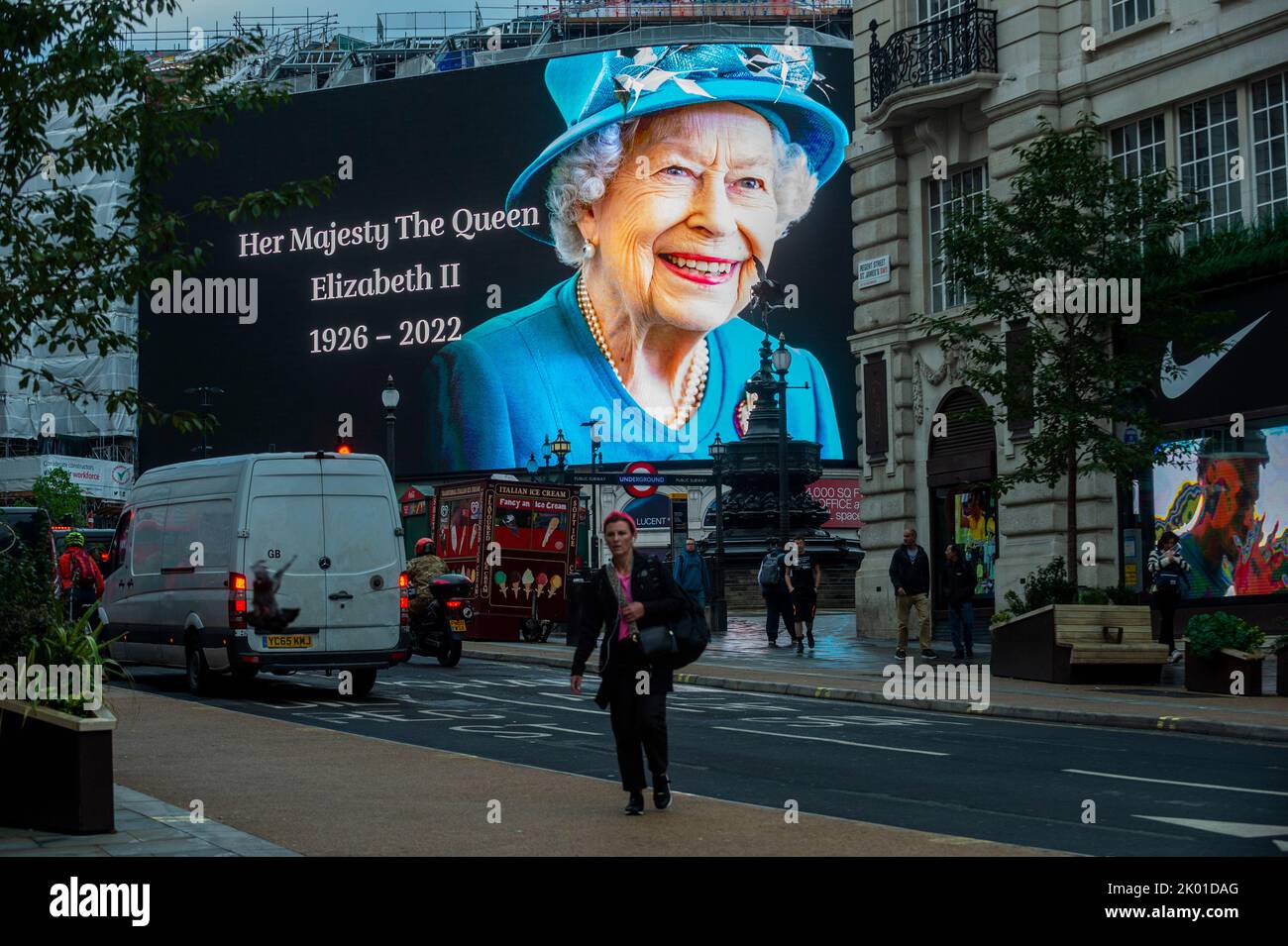 London, UK.  9 September 2022.  A tribute to the Queen is seen at dawn on the digital screens at Piccadilly Circus outside Buckingham Palace.  The day before, it was announced that Queen Elizabeth II, the longest-reigning monarch in British history, had died at the age of 96 in Balmoral, Scotland.  Her son, to be now known as King Charles III, will succeed her.  Credit: Stephen Chung / Alamy Live News Stock Photo