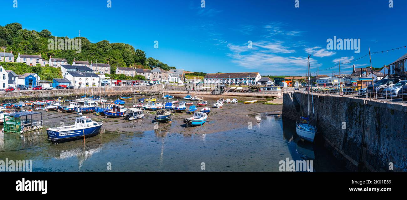 Porthleven Harbour, Porthleven, Helston, Cornwall, England, UK Stock