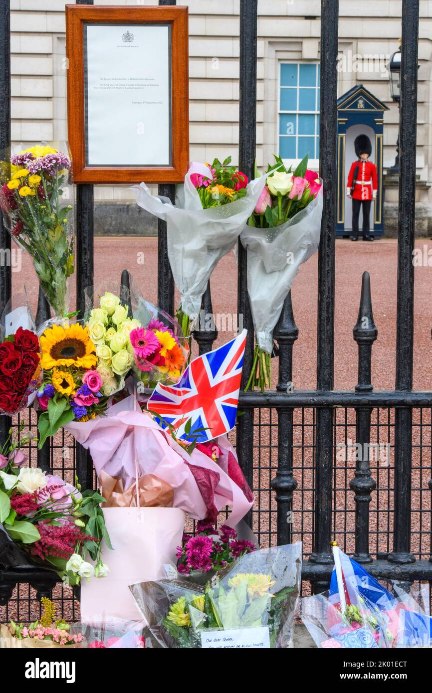 London, UK. 9 September 2022. The official notice announcing the death ...