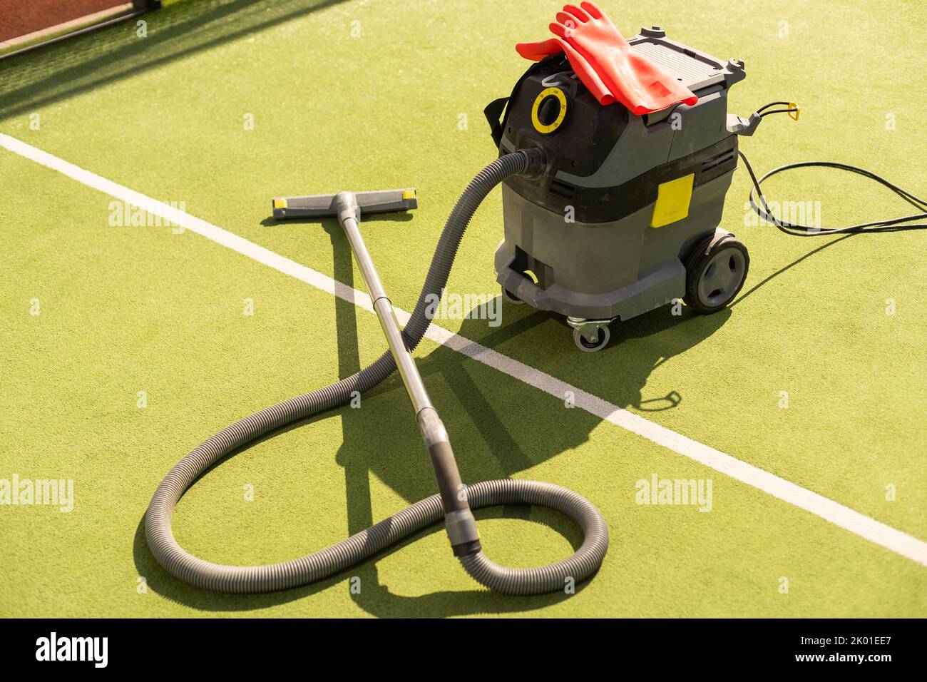 vacuum cleaner for the tennis court Stock Photo Alamy