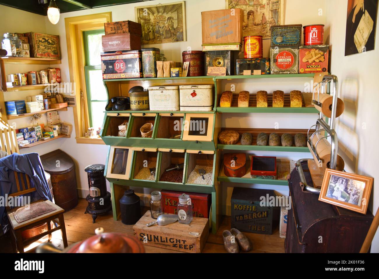 Old bakery grocery hi-res stock photography and images - Alamy