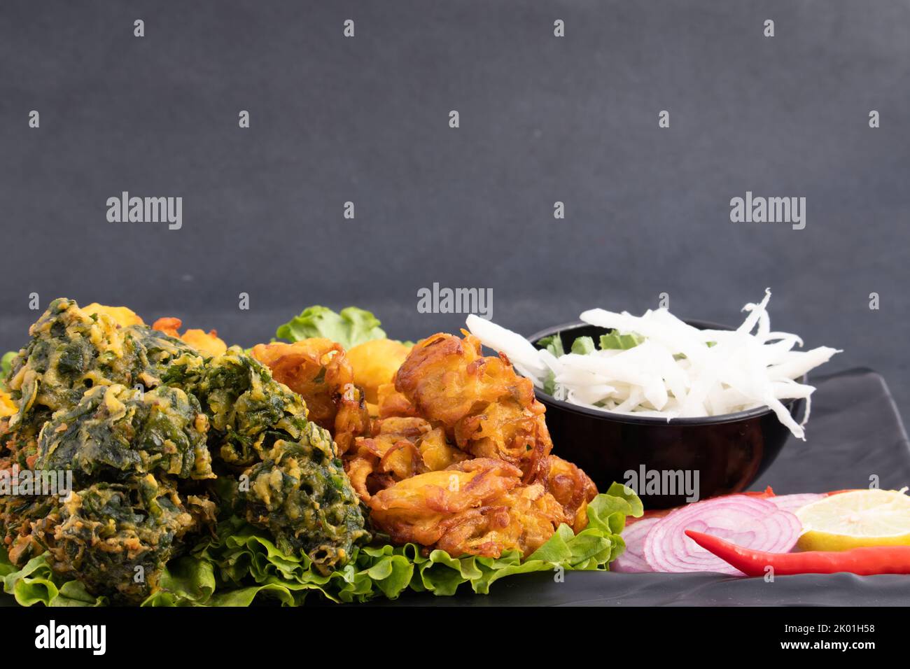 Indian Spinach Palak Fritters And Onion Pakoda Also Called Pyaz Ke Pakore, Kanda Bhajji, Pyaj Bajji, Pyaaz Bhaji Or Pyaaj Pakora Is Deep Fried Street Stock Photo