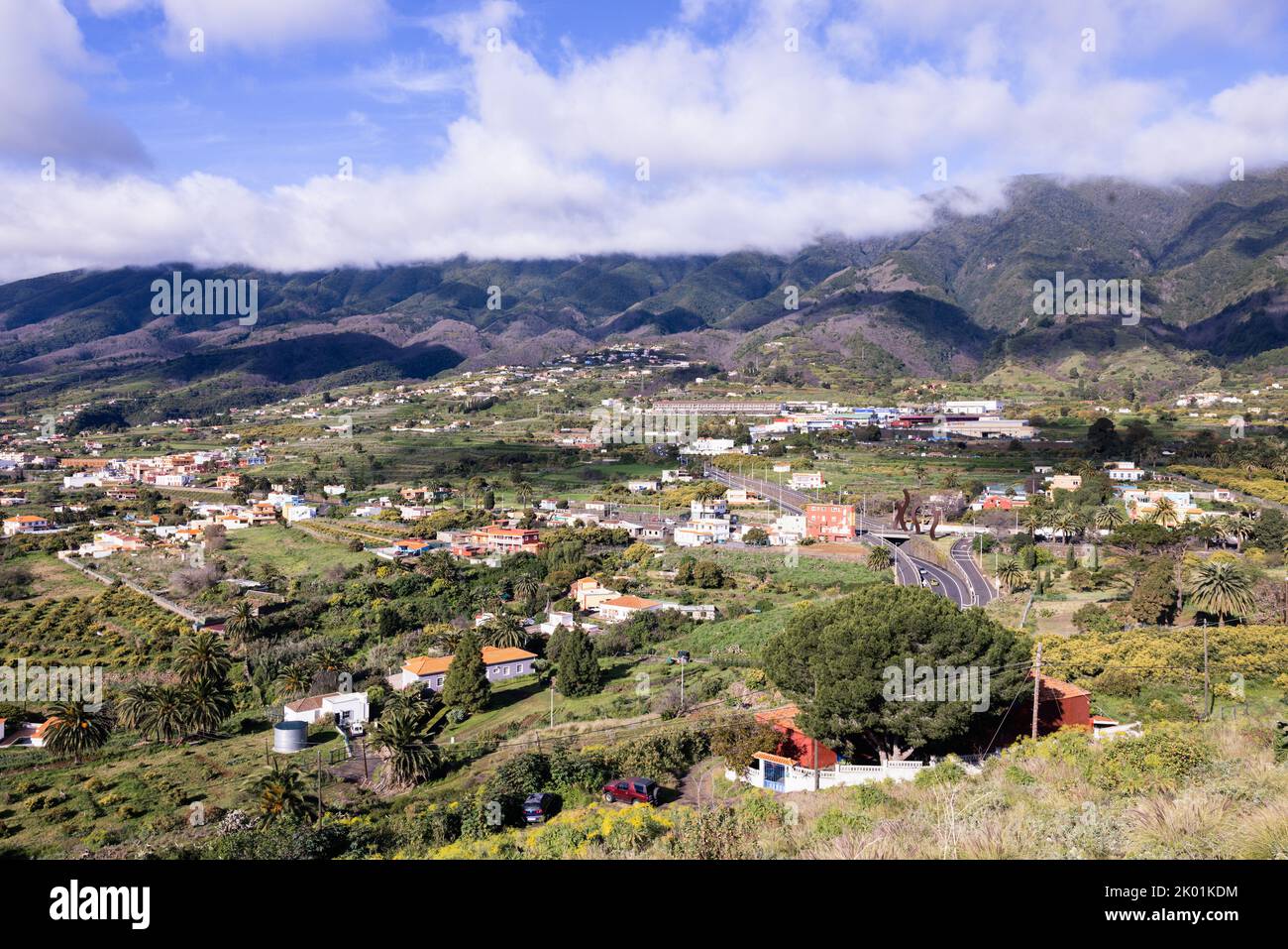 East Coast la Palma, Canary Islands, with houses and roads at slope of Cumbre Nueva Stock Photo