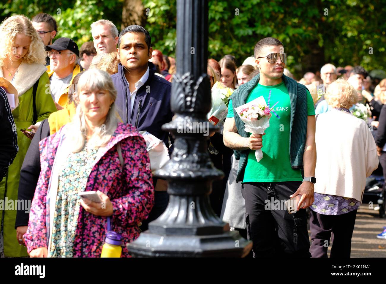Buckingham Palace, London, UK – Friday 9th September 2022 – Large crowds gather with flowers outside Buckingham Palace to mourn the death of Queen Elizabeth II yesterday. Photo Steven May / Alamy Live News Stock Photo