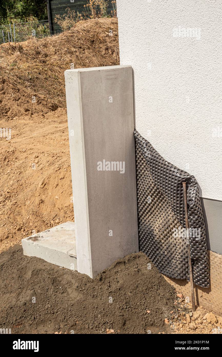 installation of a LStone at the concrete bed with contact to the knob