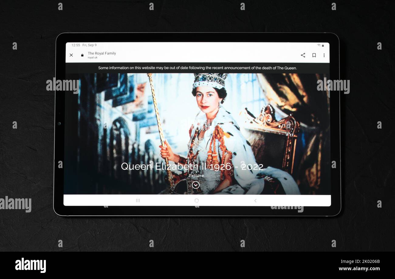 Kiev, Ukraine - September 09, 2022: Tablet PC with Official Royal UK website on it screen: Queen Elizabeth II, the UK's longest-serving monarch, has d Stock Photo