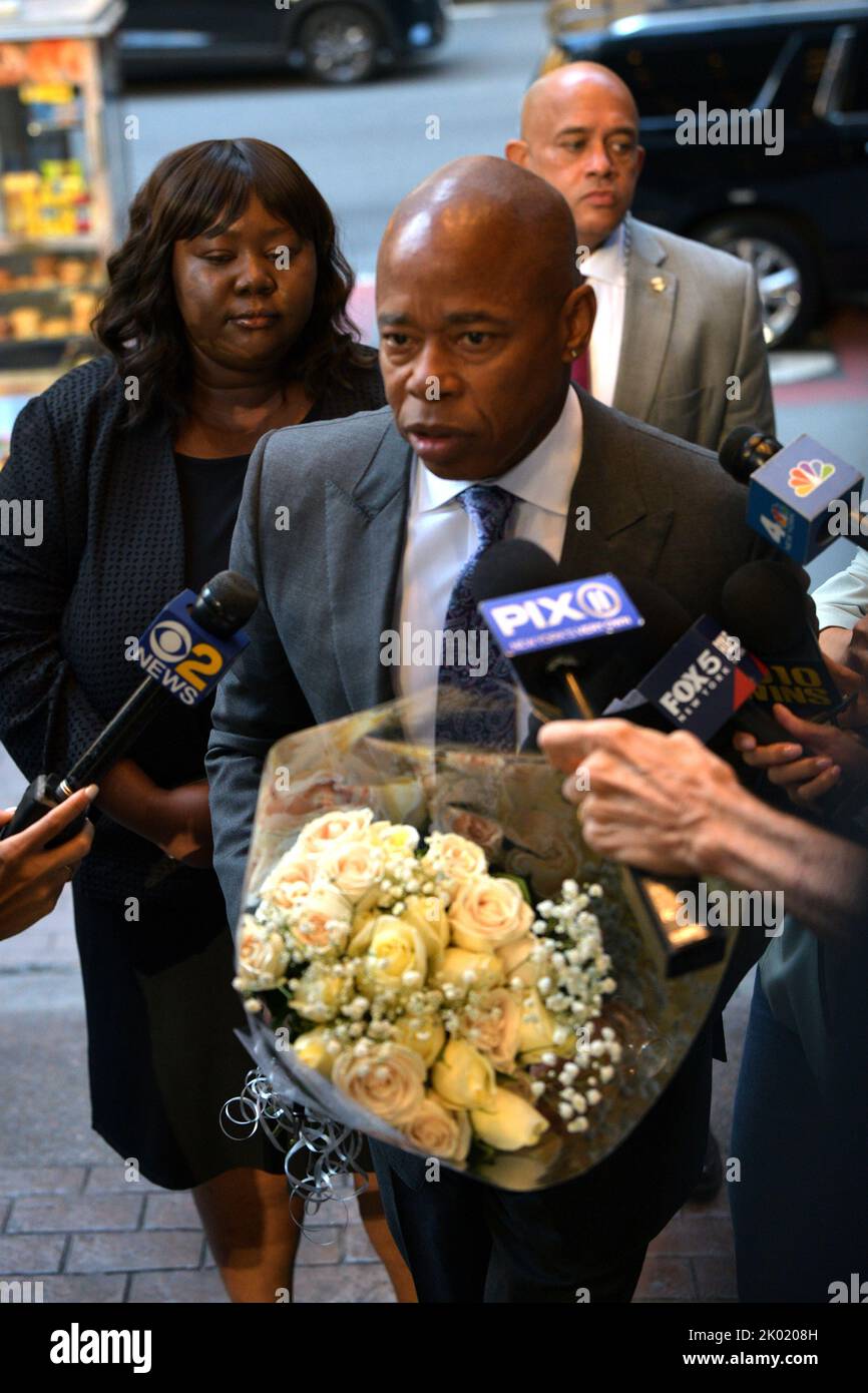 New York, NY, USA. 9th Sep, 2022. NY Mayor Eric Adams stops at the British Consulate to send his condolences after the passing of Queen Elizabeth II on September 9, 2022 in New York City. Credit: Dee Cee Carter/Media Punch/Alamy Live News Stock Photo