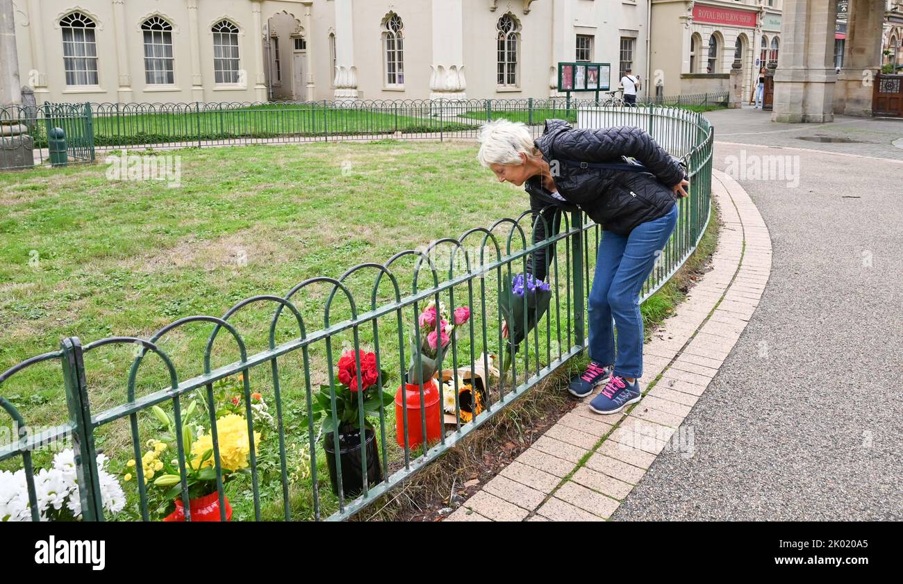 Brighton UK 9th September 2022 - Members of the public have started to leave floral tributes to The Queen outside The Royal Pavilion in Brighton today after her death at the age of 96 was announced yesterday . Elizabeth II reigned as British monarch for 70 years    : Credit Simon Dack / Alamy Live News Stock Photo
