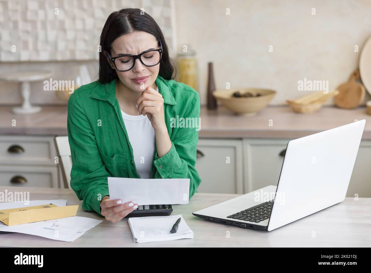 divorce-a-young-beautiful-woman-received-divorce-papers-shocked