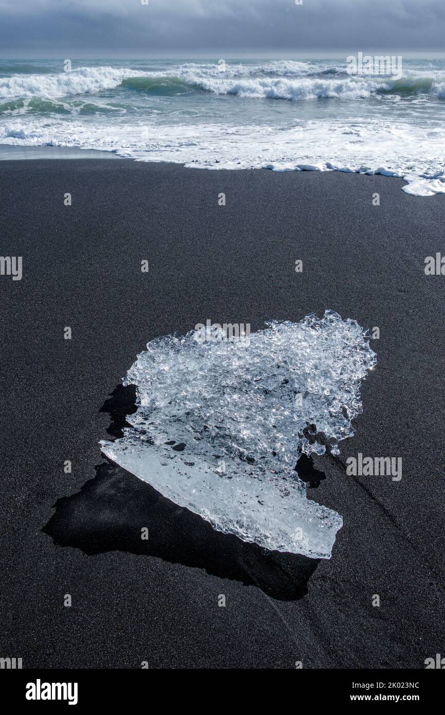 Blocks of ice from the Jokulsarlon glacial lagoon washed up on Diamond Beach, Iceland Stock Photo