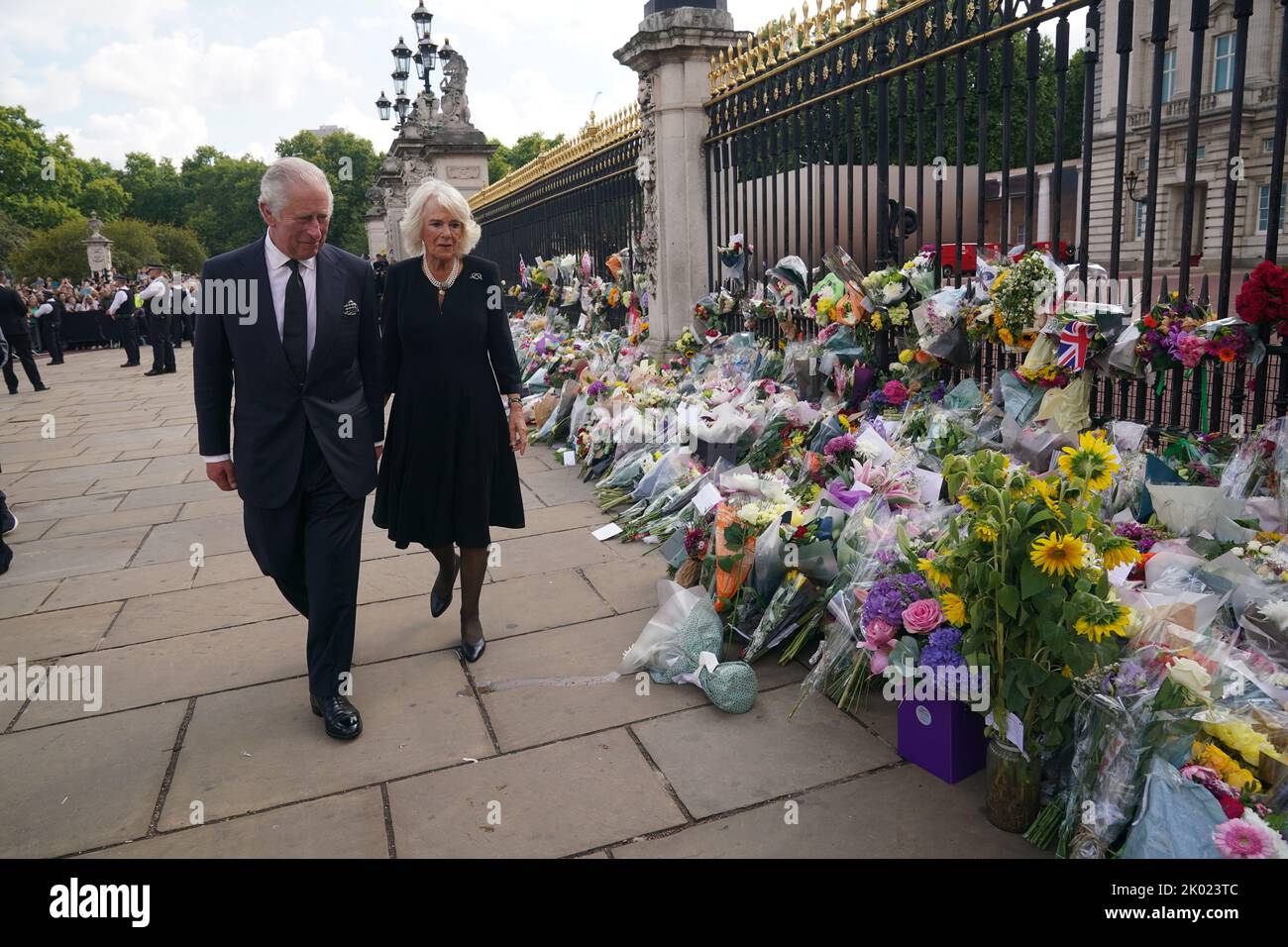 King Charles III and the Queen view tributes left outside Buckingham Palace, London, following the death of Queen Elizabeth II on Thursday. Picture date: Friday September 9, 2022. Stock Photo