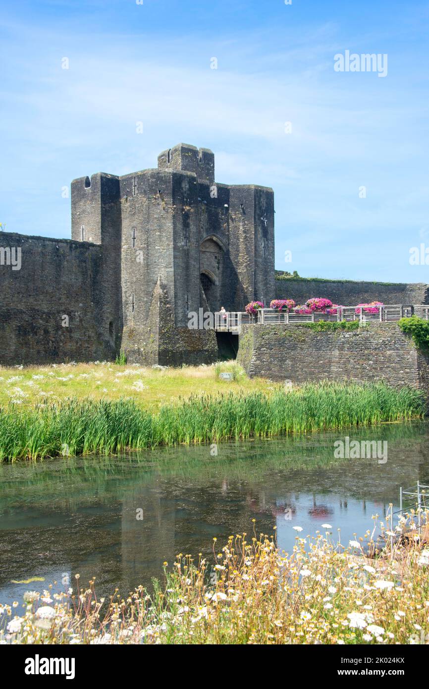 Main Gatehouse and Moat, Caerphilly Castle, Caerphilly (Caerffili), Caerphilly County Borough, Wales (Cymru), United Kingdom Stock Photo