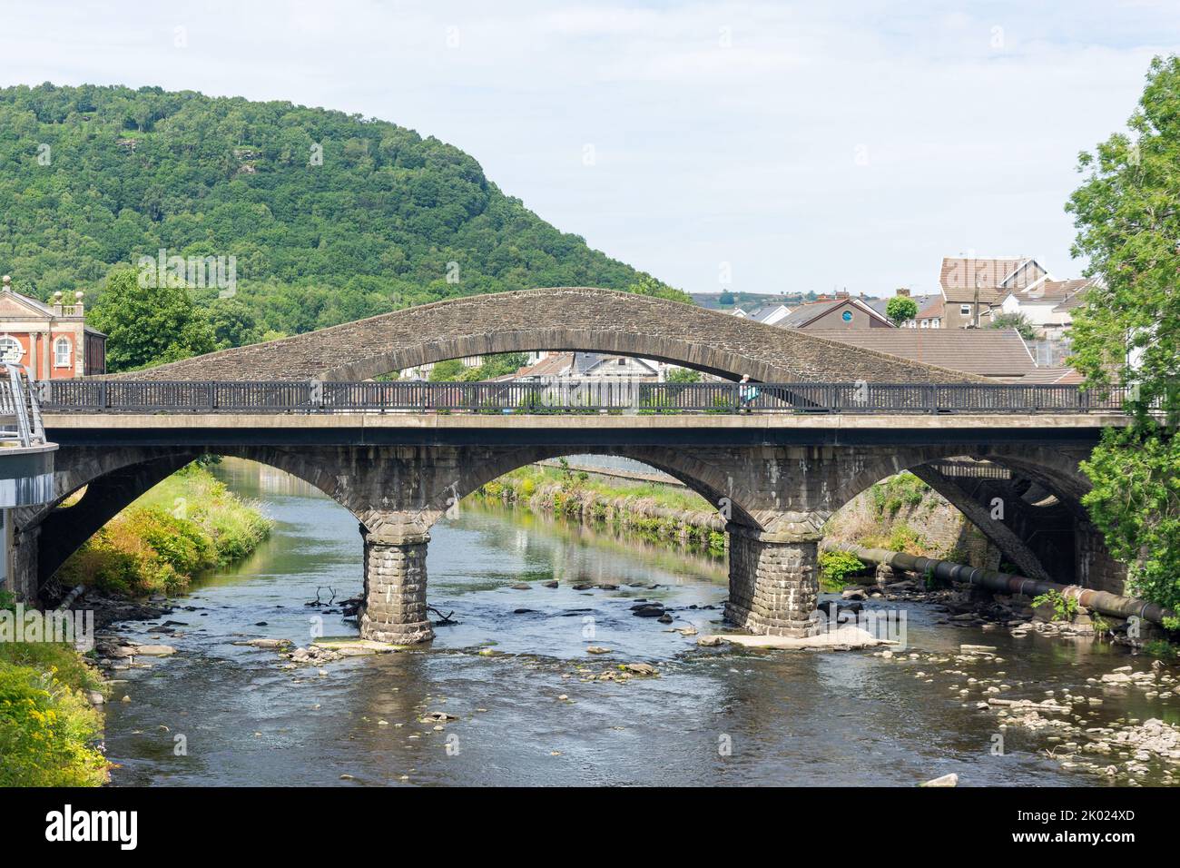 Old Bridge (Yr Hen Bont) and Victoria Bridge over River Taff