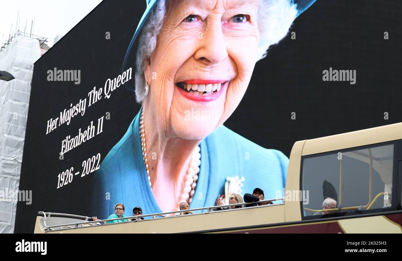 London, UK. 8th Sep, 2022. Tourists on a sightseeing bus pass a giant image of Queen Elizabeth II at Piccadilly Circus in central London the day after the death of the British monarch. Credit: James Boardman/Alamy Live News Stock Photo