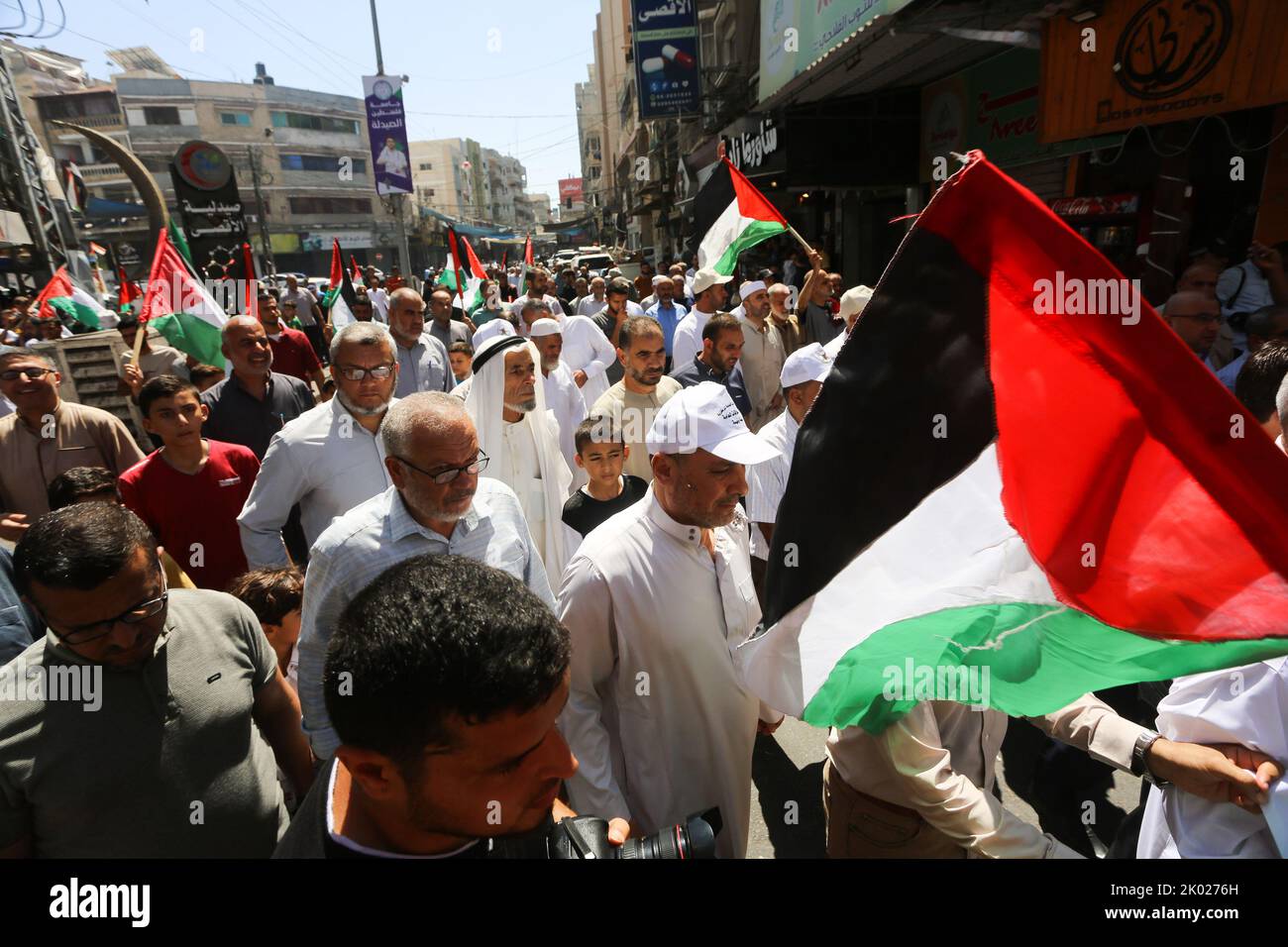 Khan Younis, Gaza. 09th Sep, 2022. Palestinians carry national flags during a rally after Friday prayers in Khan Younis in the Southern Gaza Strip, to express support for the Al-Aqsa Mosque and Palestinian prisoners in Israeli prisons, on Friday, September 9, 2022. Photo by Ismael Mohamad/UPI Credit: UPI/Alamy Live News Stock Photo