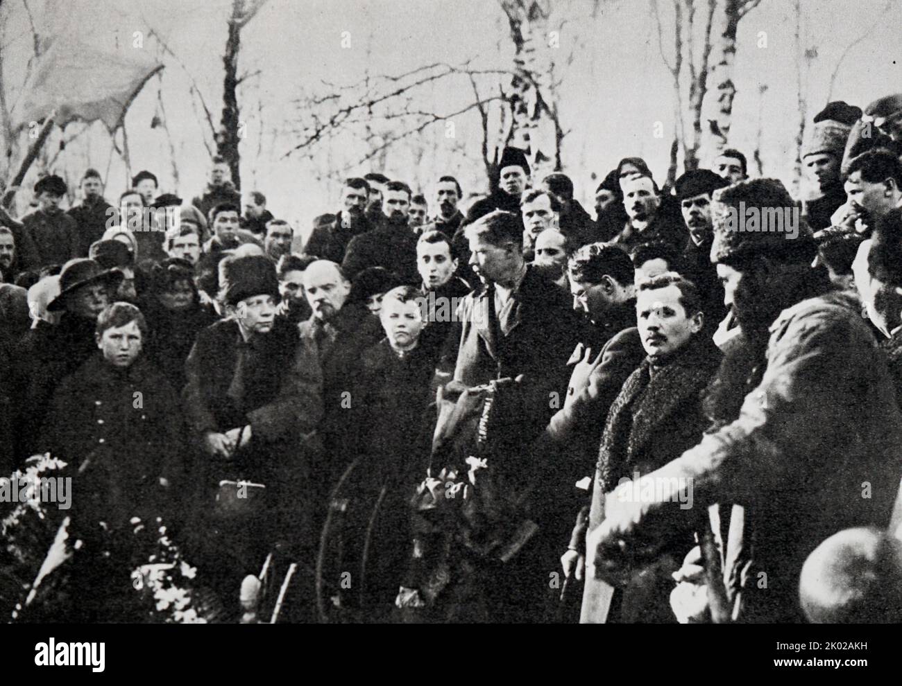 Vladimir Lenin and Anna Ilyinichna Yelizarova-Ulyanova (his sister ), at the funeral of M.T. Elizarov at the Volkovo cemetery. March 13, 1919. Petrograd. Photographer - Steinberg J. Stock Photo