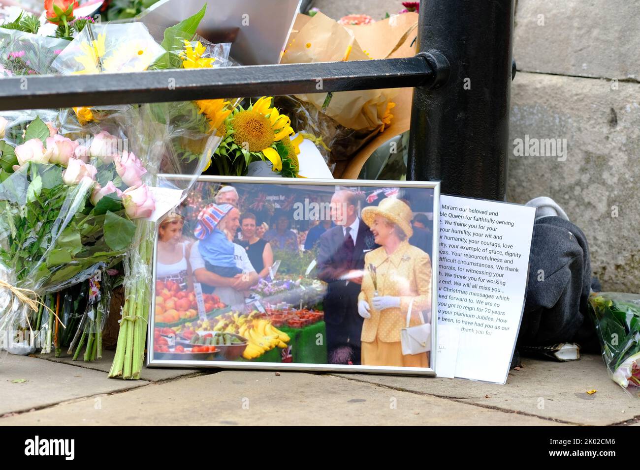 Buckingham Palace, London, UK – Friday 9th September 2022 – Photograph and personalised note left among the flowers outside Buckingham Palace to mourn the death of Queen Elizabeth II yesterday. Photo Steven May / Alamy Live News Stock Photo