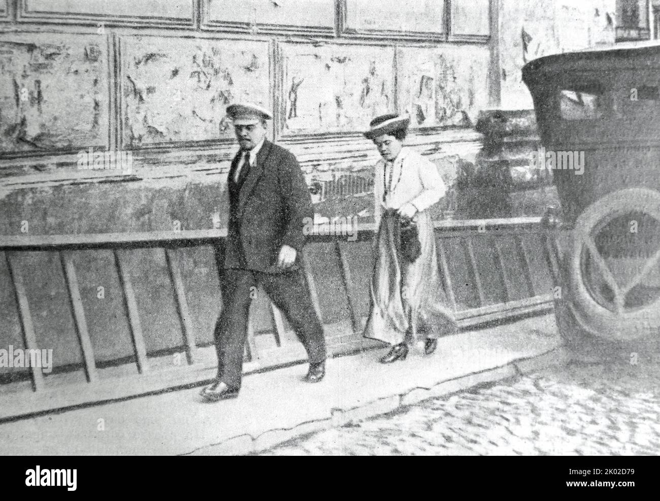 V.I.Vladimir Lenin M.I.Ulyanova heading to the Fifth All-Russian Soviet Congress session. Moscow, July 1918. &#13;&#10; Stock Photo